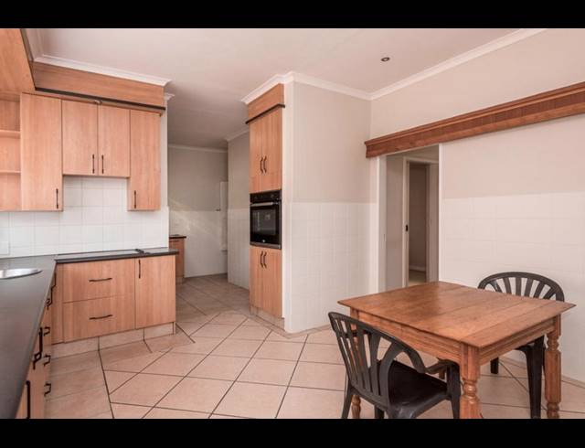 4 BEDROOM TOWNHOUSE FOR SALE IN BEDFORDVIEW